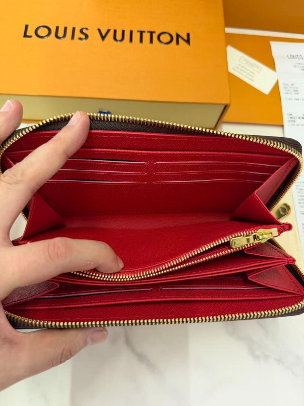 Louis Vuitton Zippy Wallet - Picture 13 of 16